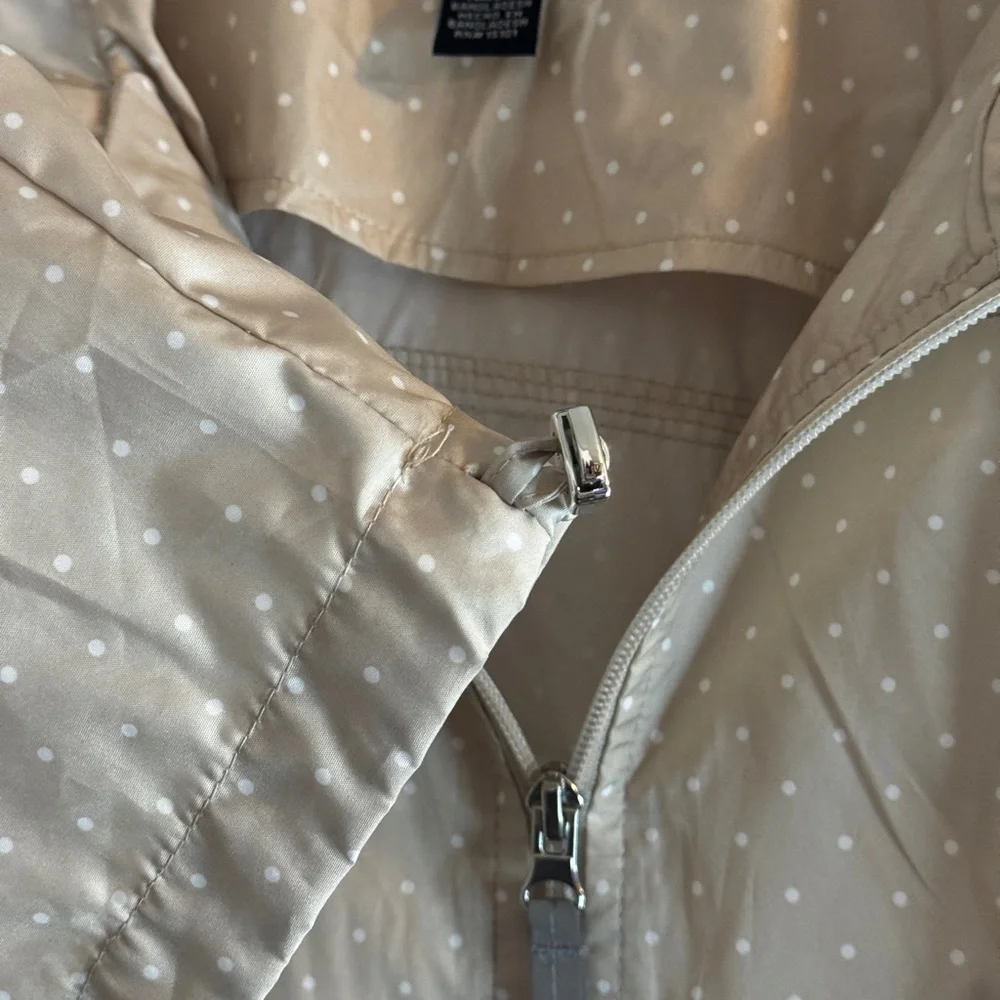 Jones of New York Lt Beige Polka Dot Women’s Windbreaker Travel Jacket w/ Hood - Picture 3 of 4